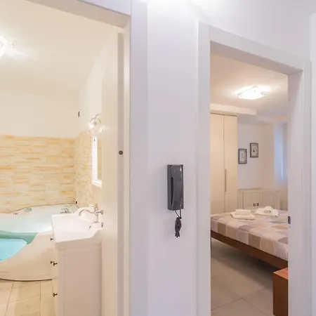 Clara Parking,wifi,jacuzzi On 托尔诺
